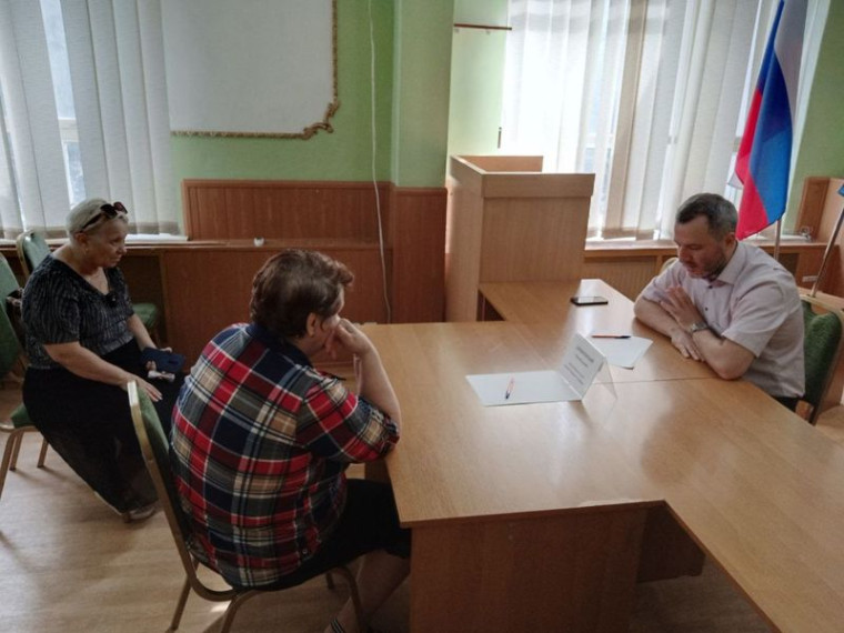 В Енакиево состоялся прием граждан. В Енакиево состоялся прием граждан.
