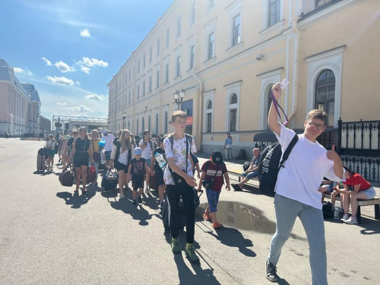 В Ленобласть на оздоровление и отдых приехала новая группа детей из Енакиево. В Ленобласть на оздоровление и отдых приехала новая группа детей из Енакиево.