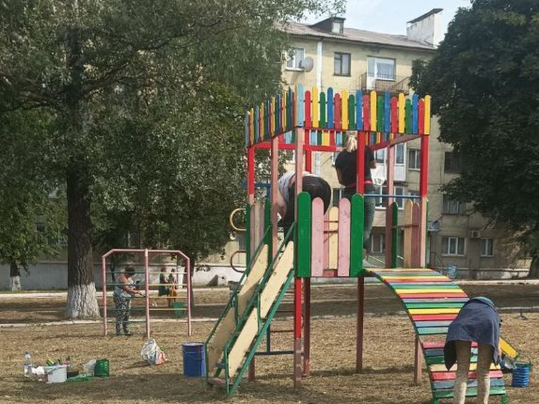 МУП города Енакиево были выполнены мероприятия по приведению в надлежащее санитарное состояние территорий. МУП города Енакиево были выполнены мероприятия по приведению в надлежащее санитарное состояние территорий.