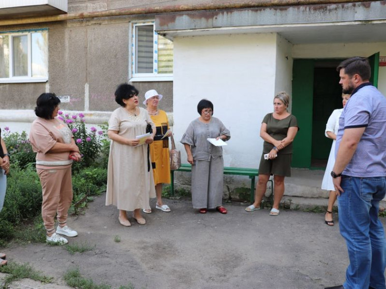 Глава администрации города Енакиево Храменков Р.А. провел сход граждан. Глава администрации города Енакиево Храменков Р.А. провел сход граждан.