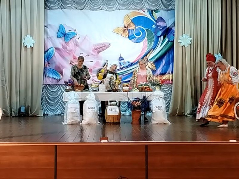 Видео-открытка, посвященная празднованию Яблочного Спаса. Видео-открытка, посвященная празднованию Яблочного Спаса.