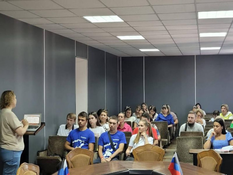 Специалисты из Ленобласти провели обучающий семинар для сотрудников администрации Енакиево и молодежи. Специалисты из Ленобласти провели обучающий семинар для сотрудников администрации Енакиево и молодежи.