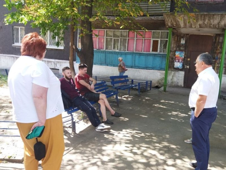 Заместитель главы администрации города Енакиево Божик С.А. провел сходы граждан и встречу с трудовым коллективом. Заместитель главы администрации города Енакиево Божик С.А. провел сходы граждан и встречу с трудовым коллективом.
