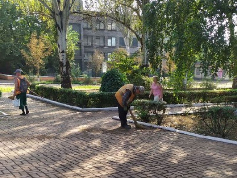 МУП города Енакиево были выполнены мероприятия по приведению в надлежащее санитарное состояние территорий. МУП города Енакиево были выполнены мероприятия по приведению в надлежащее санитарное состояние территорий.