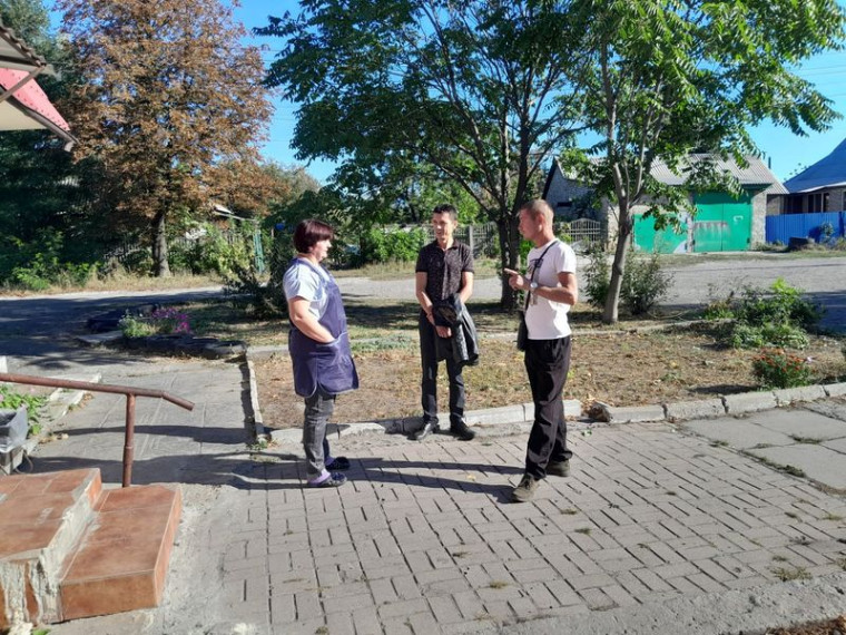 Заместителем главы администрации города Углегорска Стецким Р.А. проведена встреча с жителями. Заместителем главы администрации города Углегорска Стецким Р.А. проведена встреча с жителями.