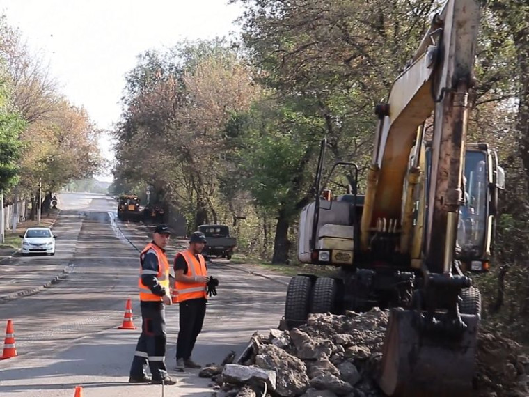 Производится капитальный ремонт автодороги по улице Постышева. Производится капитальный ремонт автодороги по улице Постышева.