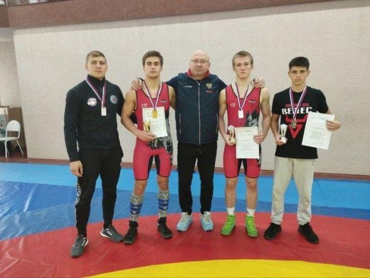 Спортсмены из ДНР приняли участие в соревнованиях по греко-римской борьбе в Воронеже. Спортсмены из ДНР приняли участие в соревнованиях по греко-римской борьбе в Воронеже.