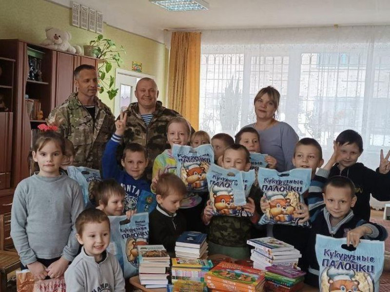 Югорские ветераны комсомола собрали гуманитарную помощь для детей Донбасса. Югорские ветераны комсомола собрали гуманитарную помощь для детей Донбасса.