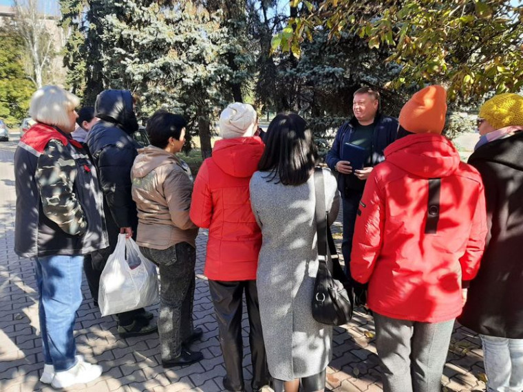 Заместитель главы администрации города Енакиево Витрук Игорь Васильевич провел выездной прием и сходы граждан. Заместитель главы администрации города Енакиево Витрук Игорь Васильевич провел выездной прием и сходы граждан.