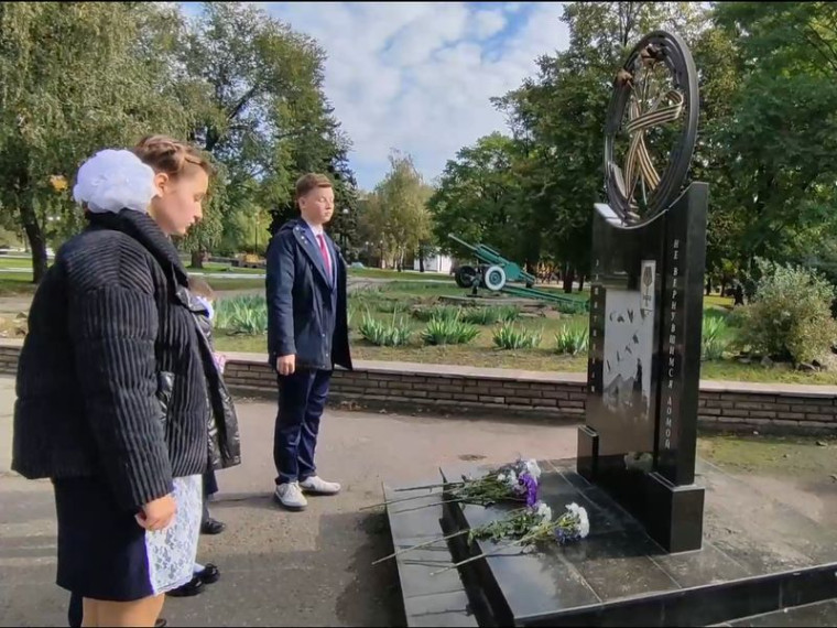 Видеоролик ко Дню Белых Журавлей от МБОУ "Школа №2" города Енакиево. Видеоролик ко Дню Белых Журавлей от МБОУ "Школа №2" города Енакиево.