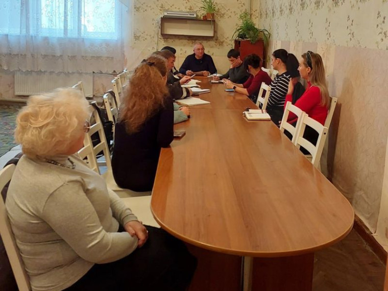 Глава администрации города Углегорска Захаров С.В. провел еженедельное коммунальное совещание. Глава администрации города Углегорска Захаров С.В. провел еженедельное коммунальное совещание.