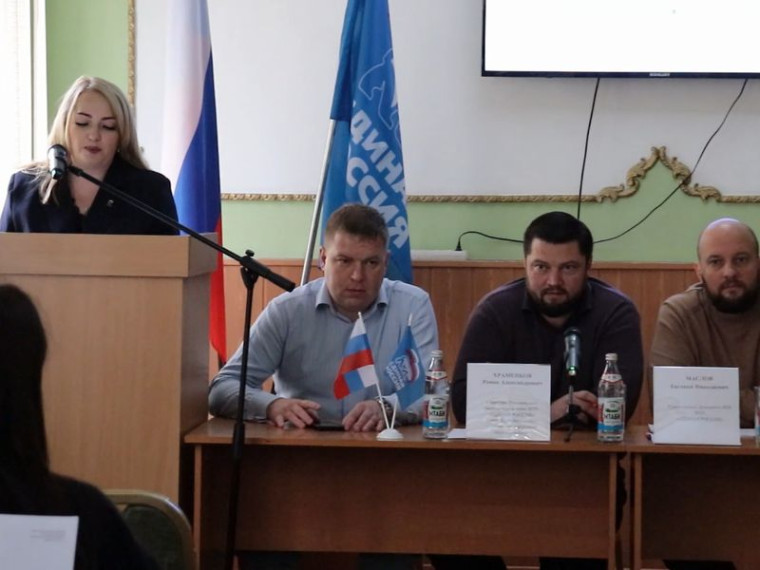 Руководитель регионального исполкома Донецкого реготделения Единой России и депутат Народного Совета ДНР встретились с секретарями первичных отделений в Енакиево. Руководитель регионального исполкома Донецкого реготделения Единой России и депутат Народного Совета ДНР встретились с секретарями первичных отделений в Енакиево.