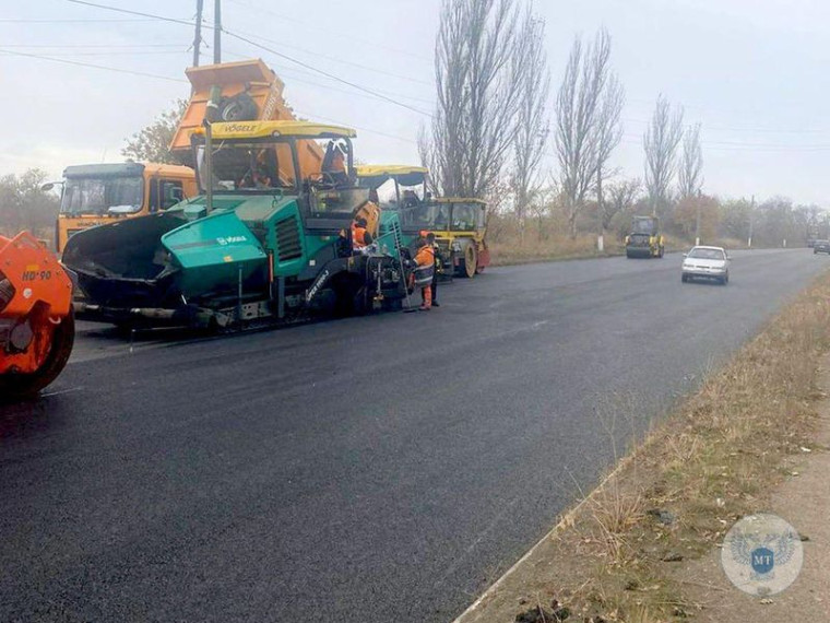 Восстановлено порядка 80% дорожного покрытия на участке автомобильной дороги Горловка - Енакиево. Восстановлено порядка 80% дорожного покрытия на участке автомобильной дороги Горловка - Енакиево.