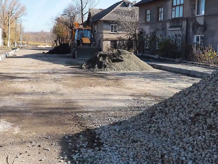 Ведутся работы по реконструкции одной из важных дорог города - Красные Зори - Постышева. Ведутся работы по реконструкции одной из важных дорог города - Красные Зори - Постышева.