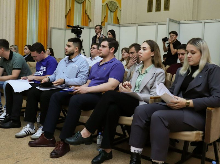 В Народном Совете прошло заседание Ассоциации молодежных парламентов. В Народном Совете прошло заседание Ассоциации молодежных парламентов.