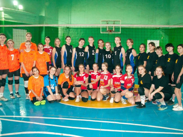 В клубе «Металлург» состоялся турнир по волейболу среди девушек. В клубе «Металлург» состоялся турнир по волейболу среди девушек.