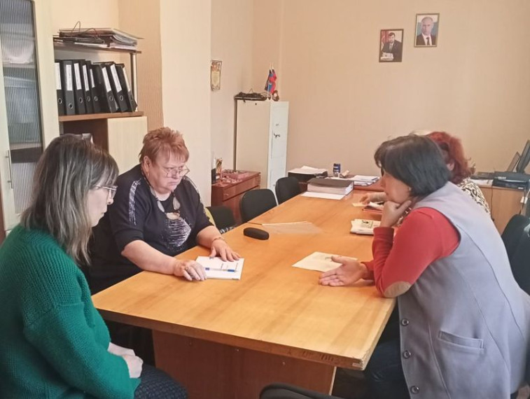 В Енакиево продолжаются приемы граждан Депутатами Енакиевского городского совета. В Енакиево продолжаются приемы граждан Депутатами Енакиевского городского совета.