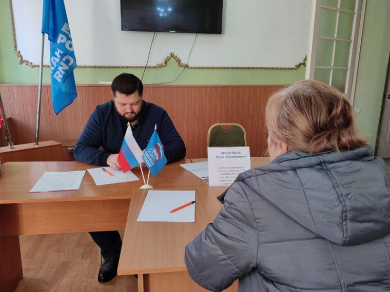 Глава муниципального образования городского округа Енакиево Храменков Р.А. провел прием граждан. Глава муниципального образования городского округа Енакиево Храменков Р.А. провел прием граждан.