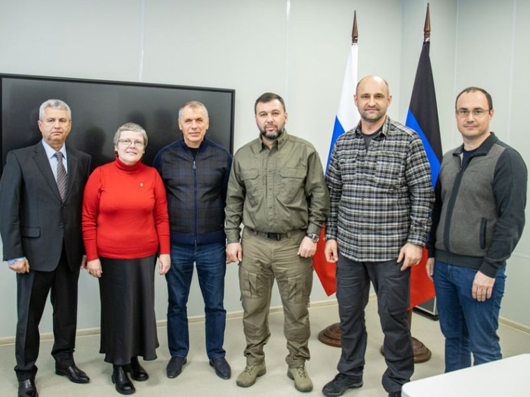 Члены комиссии Совета Законодателей провели встречу с Денисом Пушилиным. Члены комиссии Совета Законодателей провели встречу с Денисом Пушилиным.