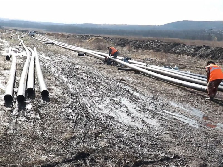В поселке Александровское проводятся ремонтные работы трубопровода. В поселке Александровское проводятся ремонтные работы трубопровода.
