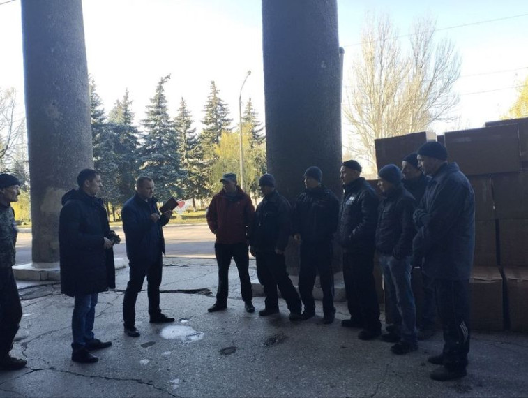 Депутат Енакиевского городского совета от фракции ВПП "Единая Россия" Игорь Пономарев провел прием граждан в Общественной приемной партии и сход граждан. Депутат Енакиевского городского совета от фракции ВПП "Единая Россия" Игорь Пономарев провел прием граждан в Общественной приемной партии и сход граждан.