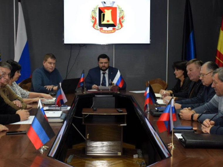 Состоялось внеочередное аппаратное совещание. Состоялось внеочередное аппаратное совещание.