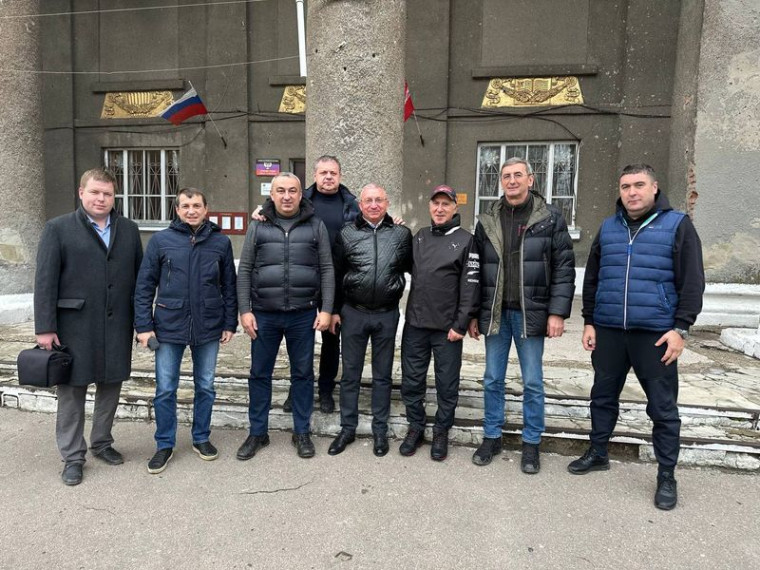 Город Углегорск посетила делегация регионов-шефов из Кингисеппского и Тосненского районов Ленинградской области. Город Углегорск посетила делегация регионов-шефов из Кингисеппского и Тосненского районов Ленинградской области.