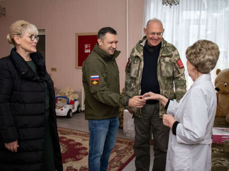 Депутаты от фракции КПРФ привезли гуманитарную помощь в Республиканский дом ребенка. Депутаты от фракции КПРФ привезли гуманитарную помощь в Республиканский дом ребенка.