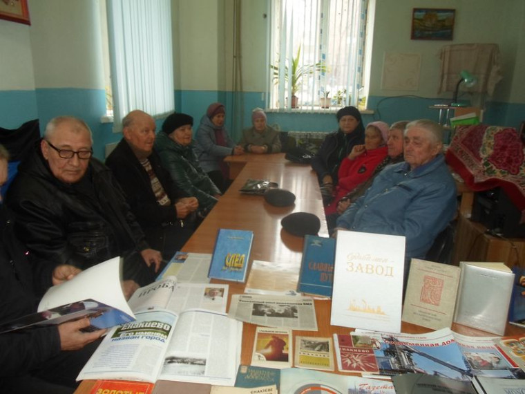 Проведен информационный час «Золотой фонд Енакиевского металлургического завода». Проведен информационный час «Золотой фонд Енакиевского металлургического завода».