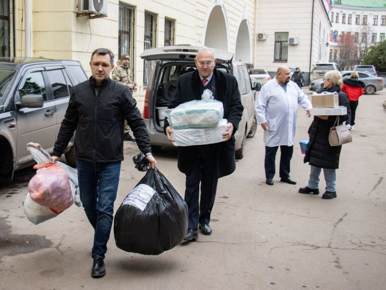 Николай Сытов: «Оказывая помощь, мы не делим людей по политическим взглядам». Николай Сытов: «Оказывая помощь, мы не делим людей по политическим взглядам».