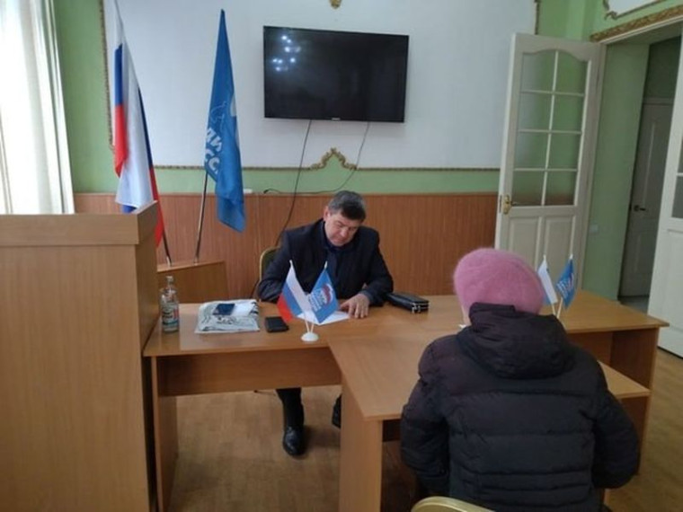 Депутаты Енакиевского городского совета ДНР продолжают активную работу по общению с избирателями и решению их проблем. Депутаты Енакиевского городского совета ДНР продолжают активную работу по общению с избирателями и решению их проблем.