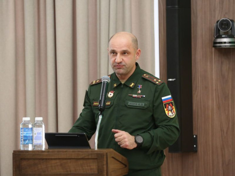 Артем Жога рассказал о личном опыте командования батальоном. Артем Жога рассказал о личном опыте командования батальоном.