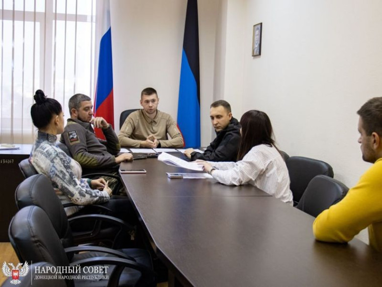 Депутаты Народного Совета и Донецкого городского совета налаживают взаимодействие. Депутаты Народного Совета и Донецкого городского совета налаживают взаимодействие.