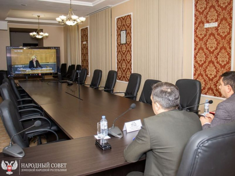 Депутаты Народного Совета заслушали доклад Министра культуры России. Депутаты Народного Совета заслушали доклад Министра культуры России.
