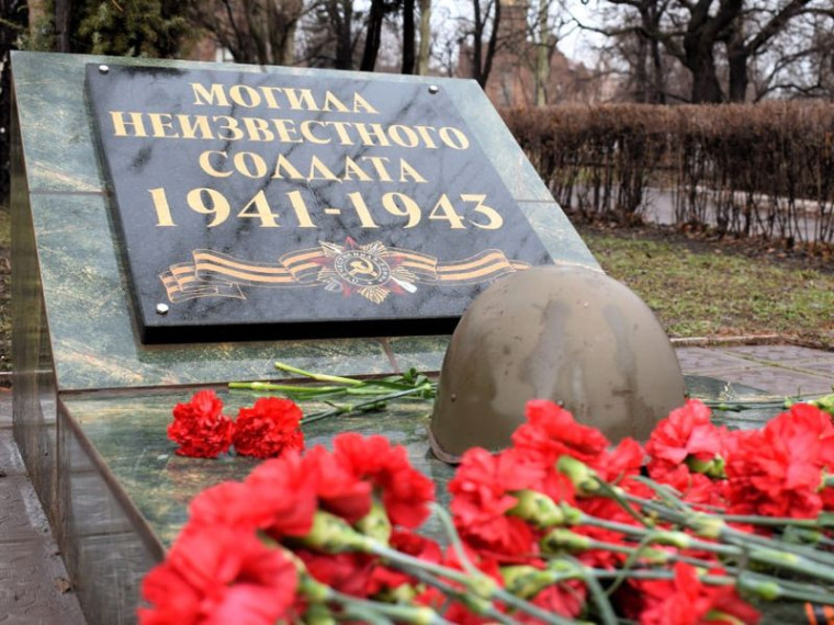 Состоялось торжественное возложение цветов к могиле Неизвестного солдата. Состоялось торжественное возложение цветов к могиле Неизвестного солдата.