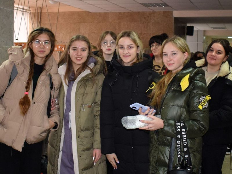 Школьники из городов ДНР отправилась в Москву и Санкт-Петербург для участия в заключительном этапе проекта «Культурная карта 4+85». Школьники из городов ДНР отправилась в Москву и Санкт-Петербург для участия в заключительном этапе проекта «Культурная карта 4+85».