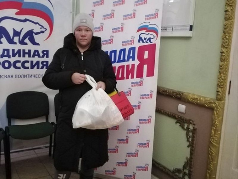 Активисты МР и МГЕР ДНР передали гуманитарную помощь обратившимся. Активисты МР и МГЕР ДНР передали гуманитарную помощь обратившимся.