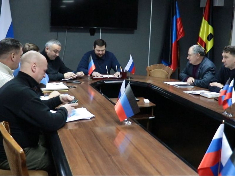 Глава муниципального образования городского округа Енакиево Роман Храменков провел штаб по ликвидации стихийных последствий. Глава муниципального образования городского округа Енакиево Роман Храменков провел штаб по ликвидации стихийных последствий.