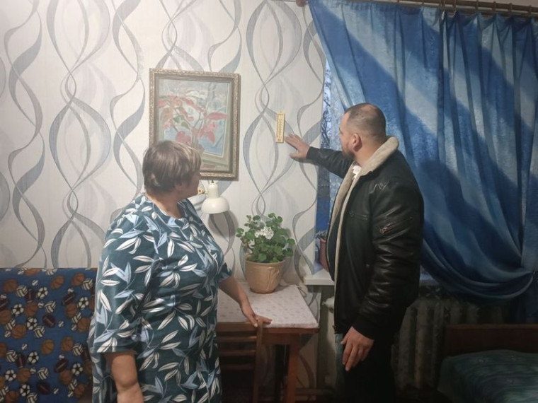 Депутаты Енакиевского городского совета проводят общедомовой мониторинг подачи теплоснабжения. Депутаты Енакиевского городского совета проводят общедомовой мониторинг подачи теплоснабжения.