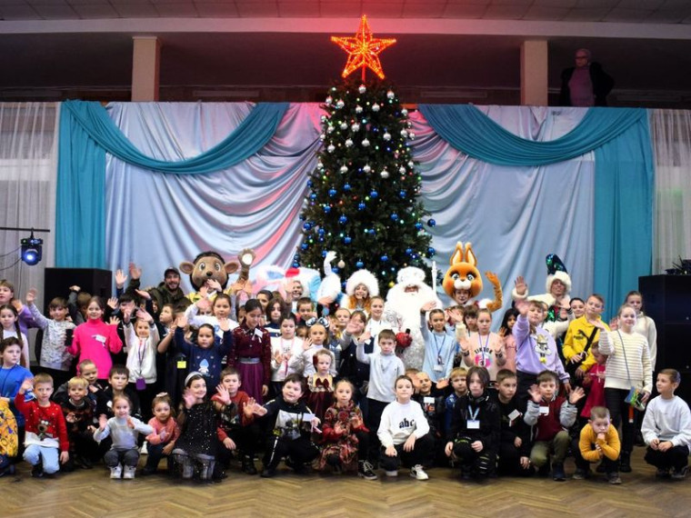 Проведена Новогодняя елка в МБУ «Культурно-досуговый центр им. 40-летия Победы». Проведена Новогодняя елка в МБУ «Культурно-досуговый центр им. 40-летия Победы».