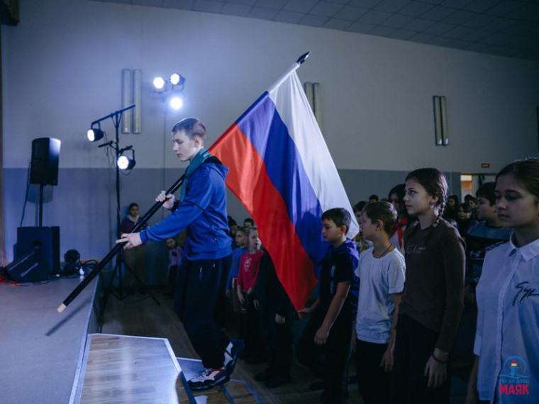 Ленинградский детский лагерь «Маяк» проводил енакиевцев . Ленинградский детский лагерь «Маяк» проводил енакиевцев .