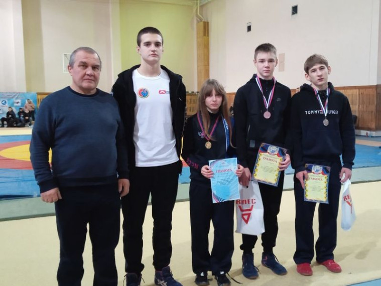 Команда спортсменов МБУ «КДЮСШ» АДМИНИСТРАЦИИ ГОРОДА ЕНАКИЕВО приняла участие в Кубке ДНР по спортивной борьбе. Команда спортсменов МБУ «КДЮСШ» АДМИНИСТРАЦИИ ГОРОДА ЕНАКИЕВО приняла участие в Кубке ДНР по спортивной борьбе.