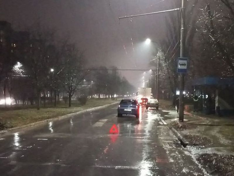Два несовершеннолетних пешехода пострадали в результате ДТП . Два несовершеннолетних пешехода пострадали в результате ДТП .