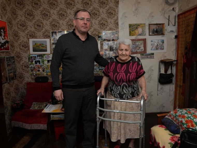 Депутат Енакиевского городского совета оказал помощь в приобретении ходунков. Депутат Енакиевского городского совета оказал помощь в приобретении ходунков.