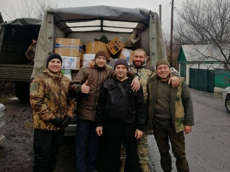 Новосибирская область отправила новогодние подарки детям в Енакиево . Новосибирская область отправила новогодние подарки детям в Енакиево .