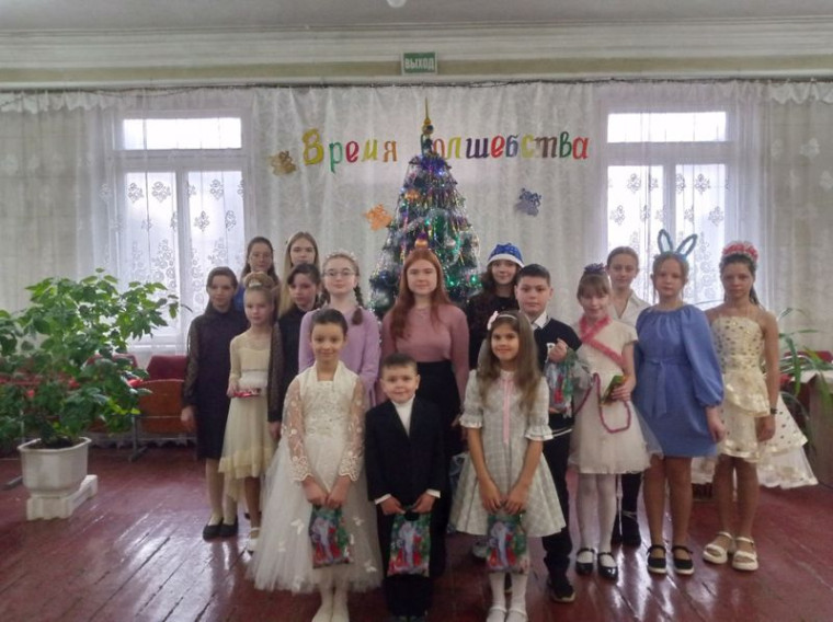 Новогодняя программа в Булавинской музыкальной школе. Новогодняя программа в Булавинской музыкальной школе.