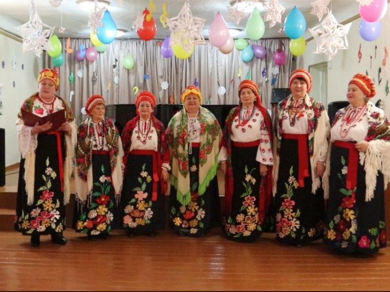 Видеопоздравление с наступающим Новым годом от самодеятельного хорового коллектива народной песни «Родник». Видеопоздравление с наступающим Новым годом от самодеятельного хорового коллектива народной песни «Родник».