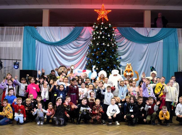 Вручение подарков детям в рамках социального проекта «Елка желаний». Вручение подарков детям в рамках социального проекта «Елка желаний».