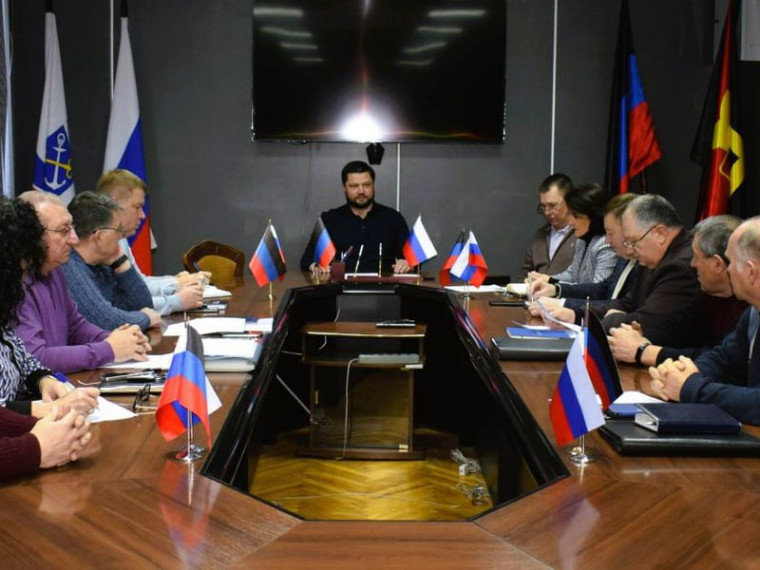 Состоялось еженедельное аппаратное совещание. Состоялось еженедельное аппаратное совещание.