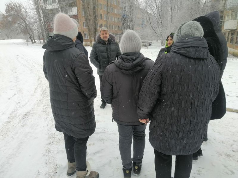 Глава администрации города Енакиево Сильванский Ю.Г. провел выездной прием и встречи с гражданами. Глава администрации города Енакиево Сильванский Ю.Г. провел выездной прием и встречи с гражданами.